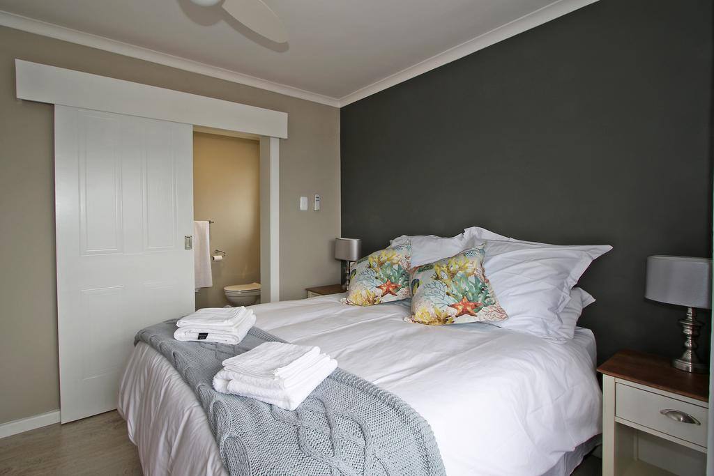 Master bedroom en suite