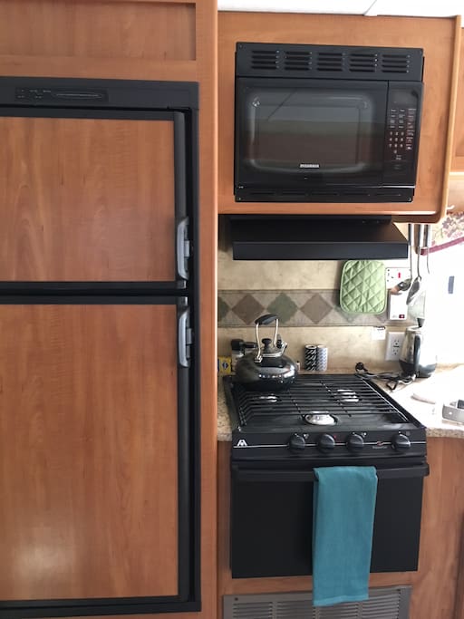 Fridge, stove & microwave
