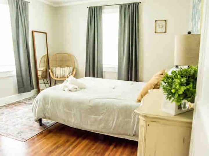 Schlafzimmer 1