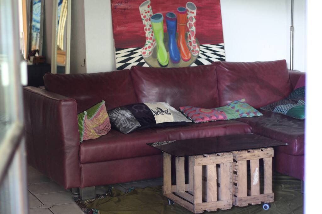 Wohnzimmer/Schlafcouch 1,60m x 2,00m
Living area/sleeping couch 1,60 x 2,00m