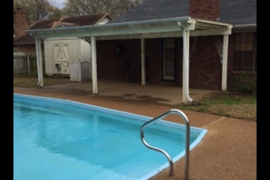 Salt Water Pool - open May 1 - September 30
Covered Patio