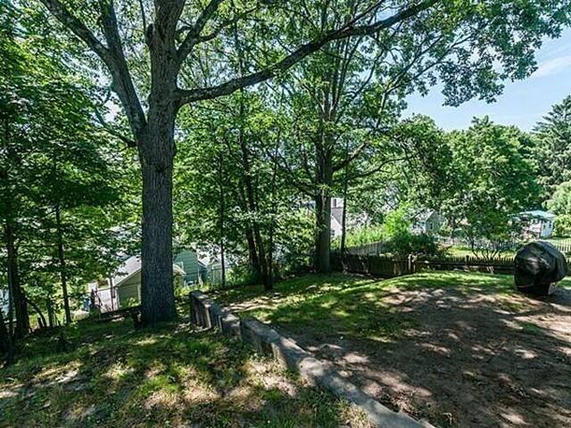 Quiet Room in Boston #2 gallery image 5