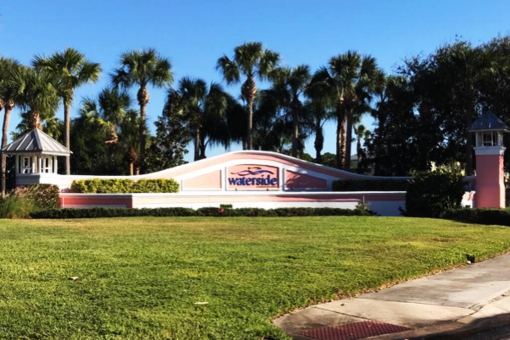 Gated entrance w 24/7 security