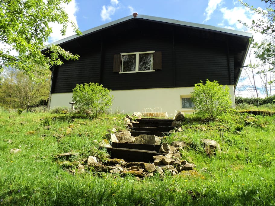 Arrière du chalet vu du jardin