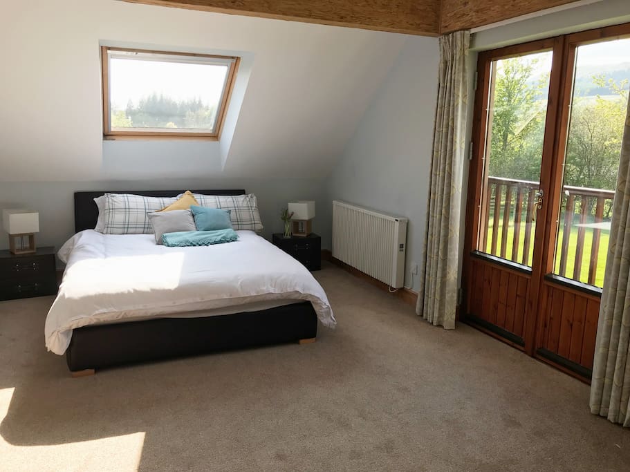 Main bedroom with beautiful views to the hills