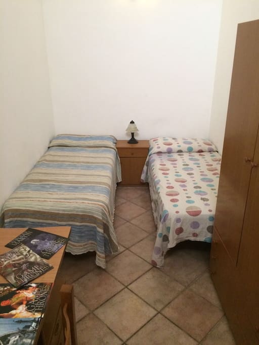 Si può aggiungere benissimo un letto su richiesta