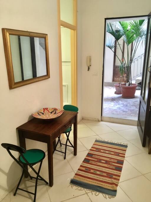 ingresso che immette nel cortile