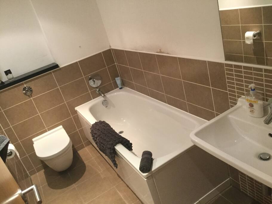 Sole access to this bath room.