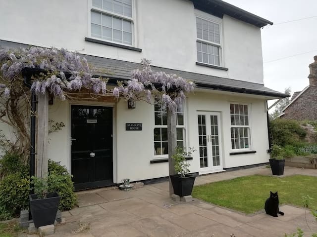 Spacious ensuite room in beautiful Quantock house