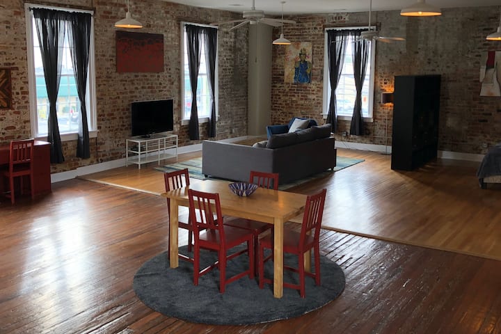 Roshani kubwa iliyo wazi