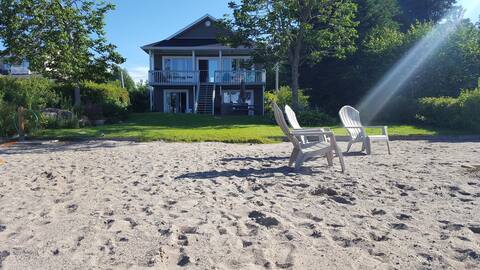 Entire home and hot tub right on Lac St Jean