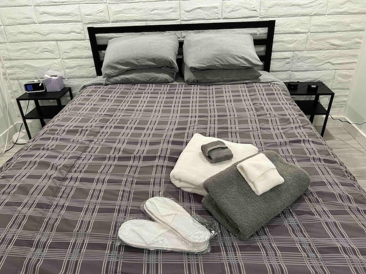 Queen bed, 2 night stands, charger and sound machine. 