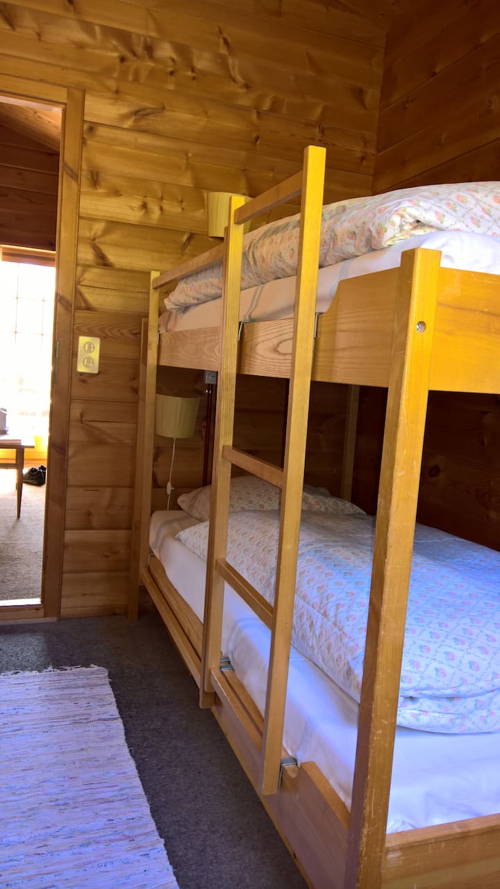 2. बच्चों का कमरा (Children's Room)
