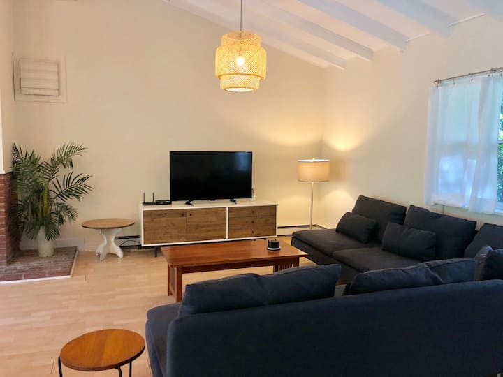 Spacious Westport Retreat - Tiverton, RI