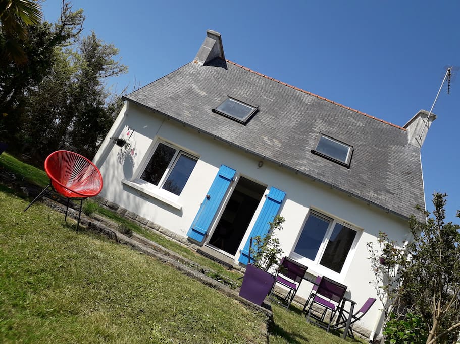 La maison avec table de jardin