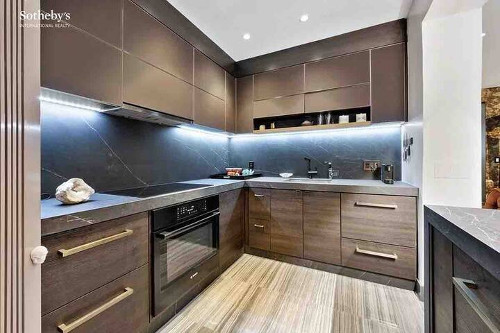 New York meets Paris, private garden oasis gallery image 3