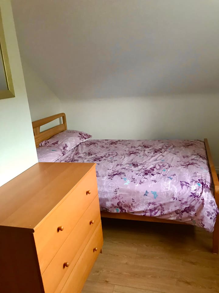 Ორადგილიანი L-ფორმის საძინებელში