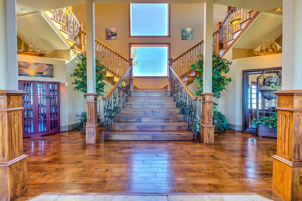 The Entry to the Mansion