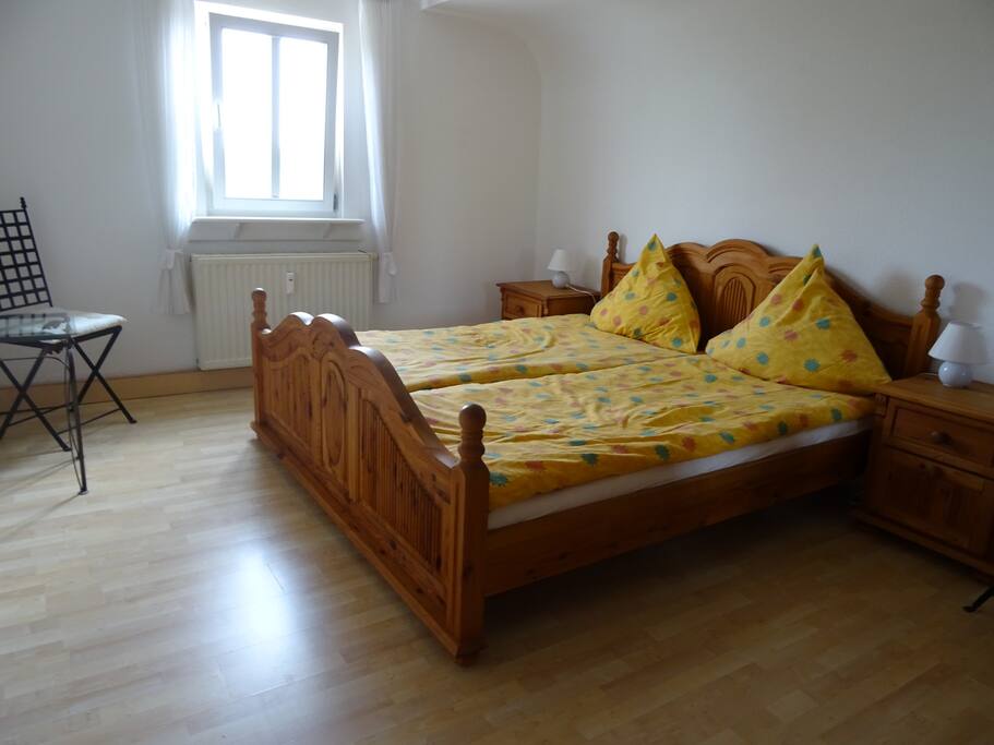 Schlafzimmer 1