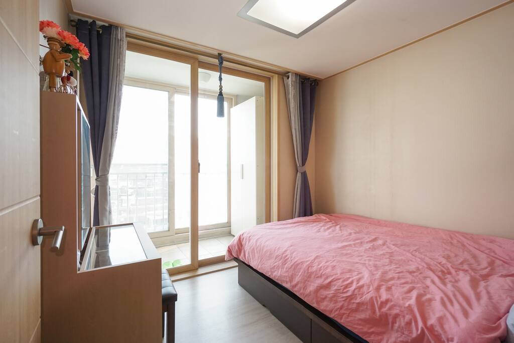 Imagine the night stars from the room. That is the best thing from the room.