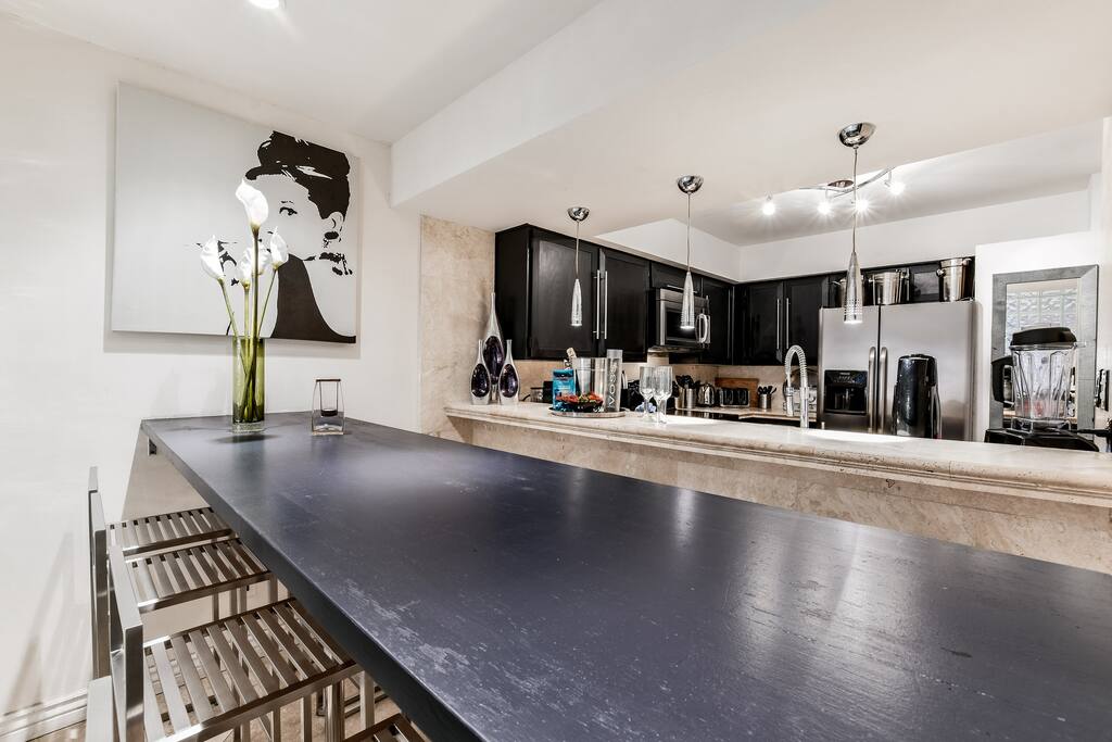 Dining for up to 10 people