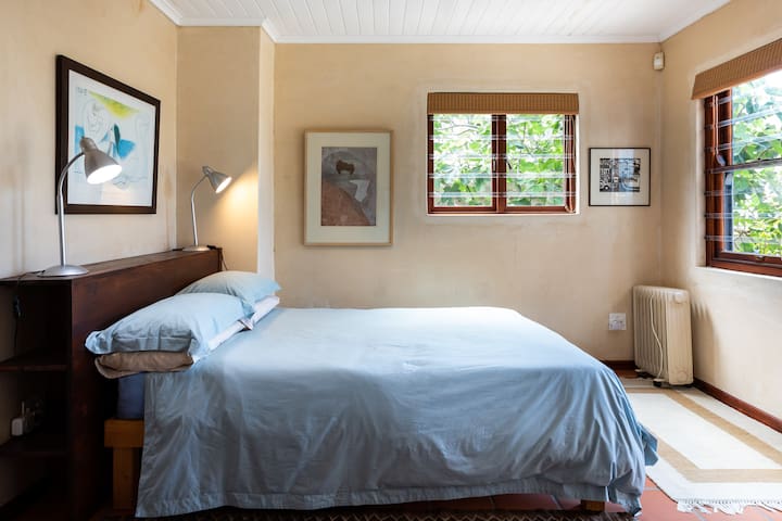 Swim in Tidal Pools, sunny house with fireplace gallery image 4