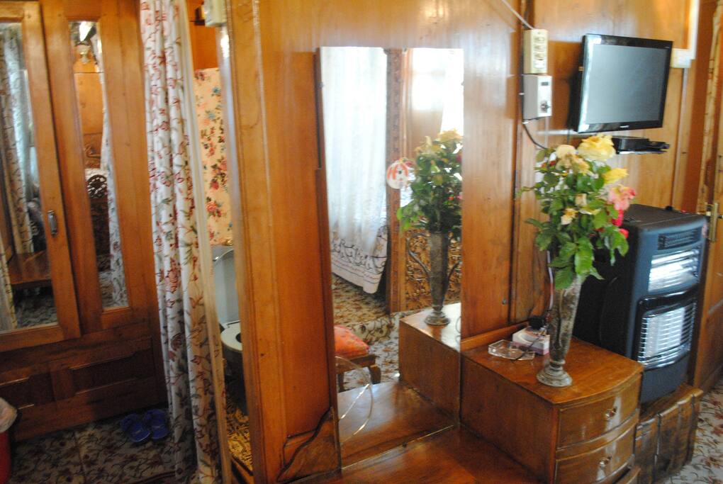 Bedroom in Kashmiri Cozy cuisine styled