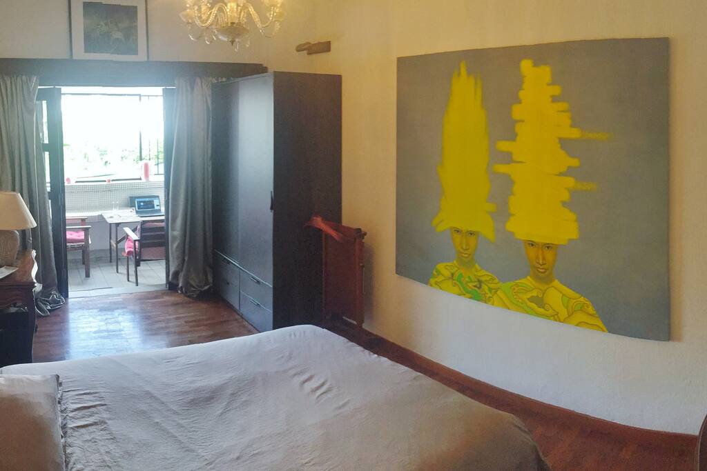 Master bedroom
(direct access to terrace)