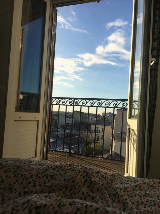 Vue depuis le lit / plein sud/ balcon