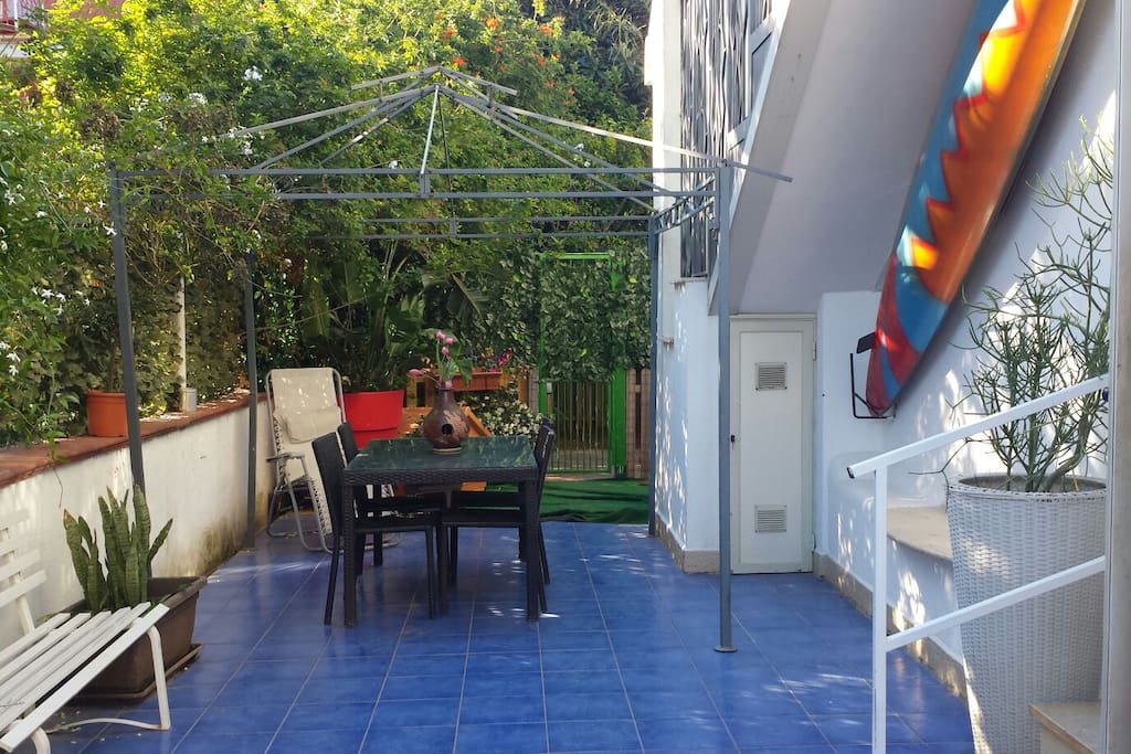 The common entrance from the garden that you can enjoy!