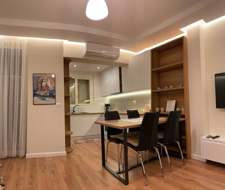 Stela’s Place - Wlora