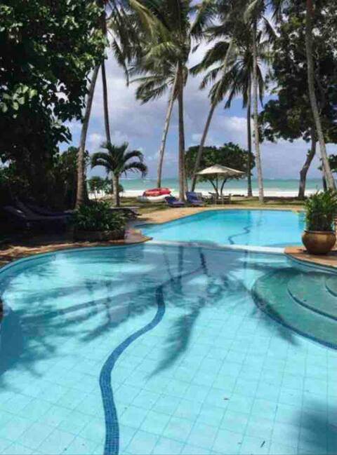 Tulua House on Galu Beach: Private Villa @ Tamani