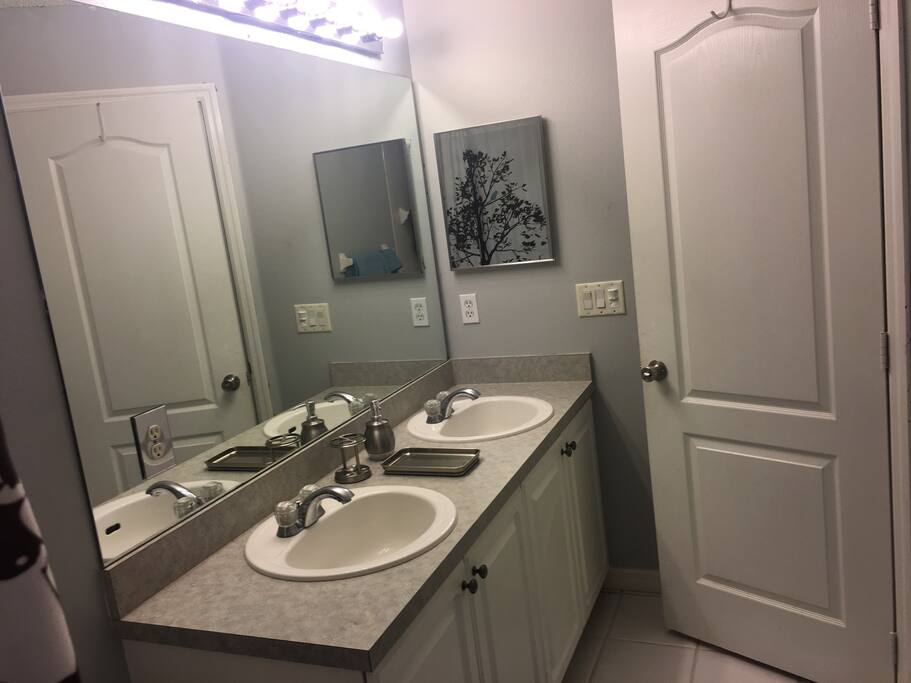Private dual sink full bathroom