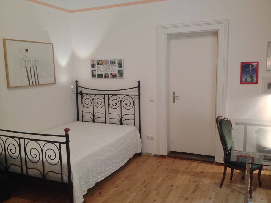 Zimmer 1 |
25 qm | Bett 1,4 x 2,0 m