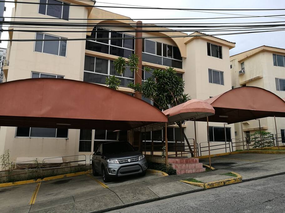 Fachada del Edificio - Building Facade