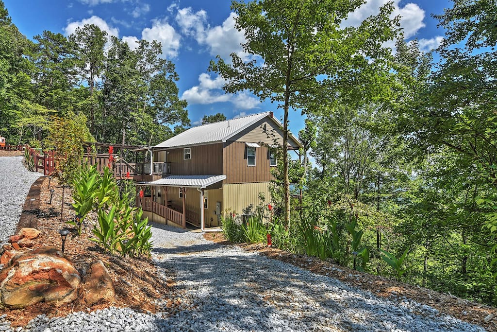 Discover the serenity of the Northeast Georgia Mountains.