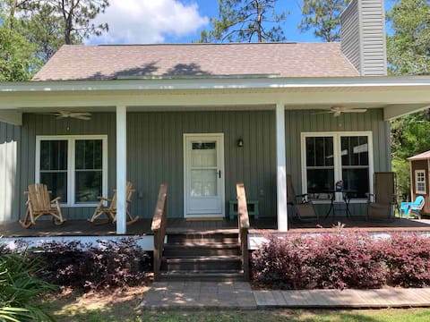 Hammock Hideaway - waterfront cabin