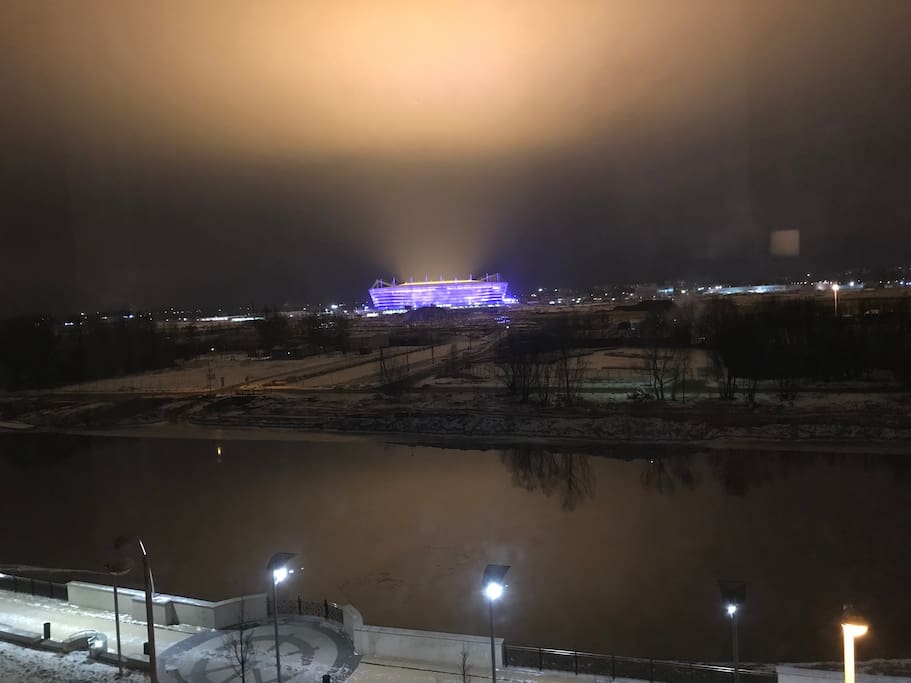 вид с балкона на стадион