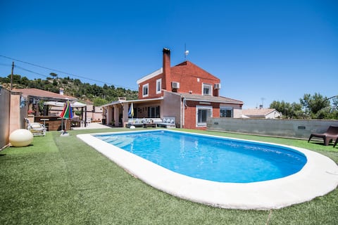 A BEAUTIFUL VILLA WITH A POOL AND CHILL-OUT AREA