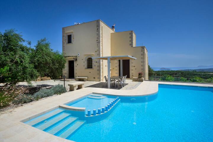 Casa Rustica, 2 BD, 2 BA, private pool, sea views
