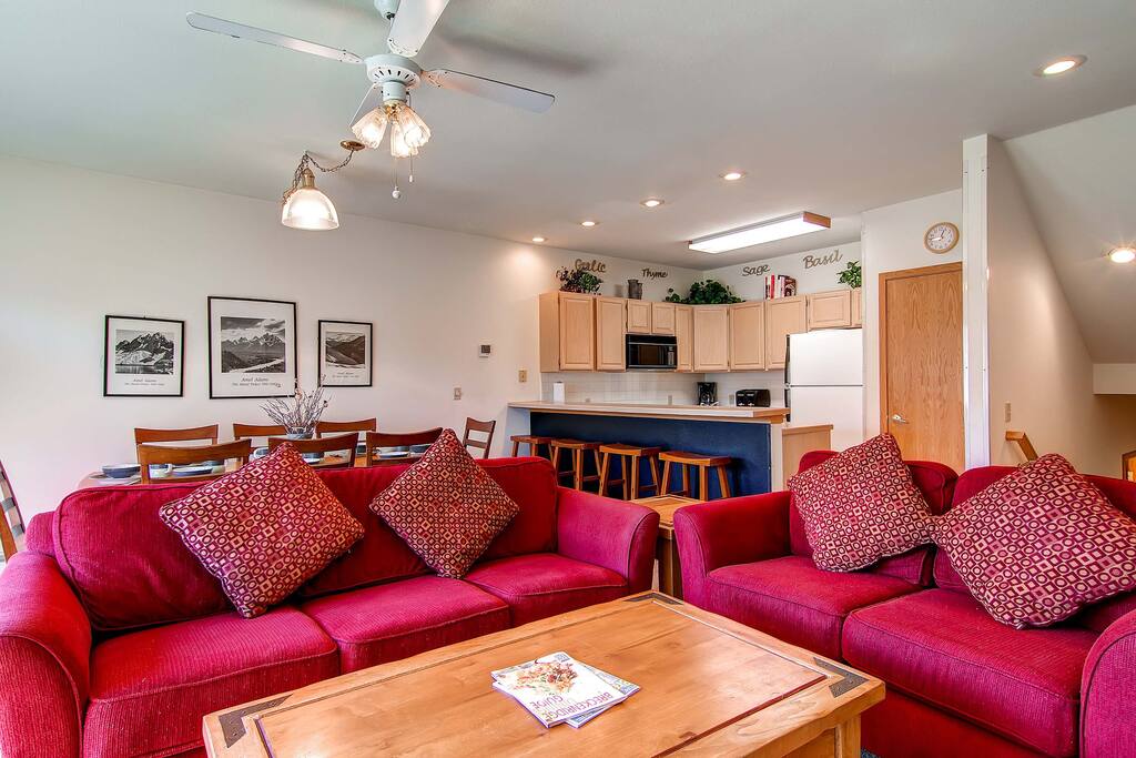 Living/Kitchen area