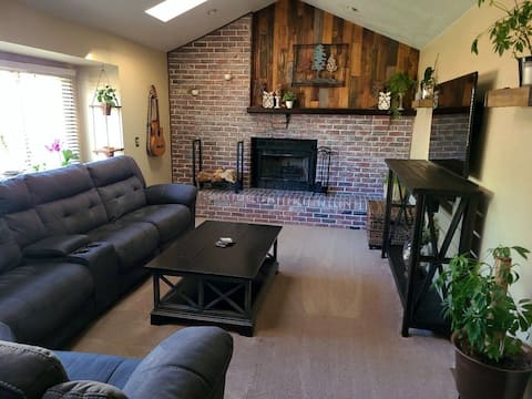 Top performing Airbnb: Green House. Perfect Denver location in Gateway Green Valley Ranch