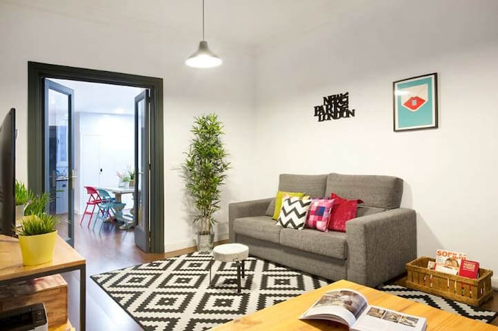 Beautiful 4 bedrooms apartment in Barcelona