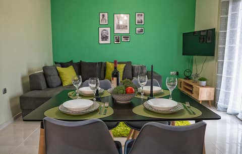 Roumvini's apartment