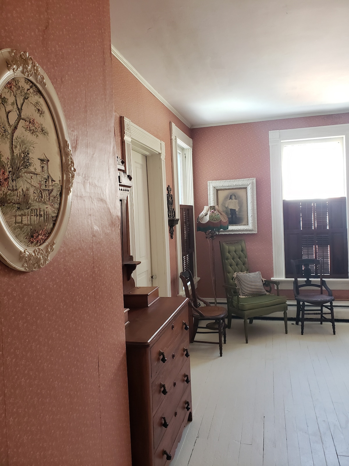 主卧套房配备加大双人床，为这栋已经宽敞的房子增添了第四间卧室！ ！即将推出！ ！ ！