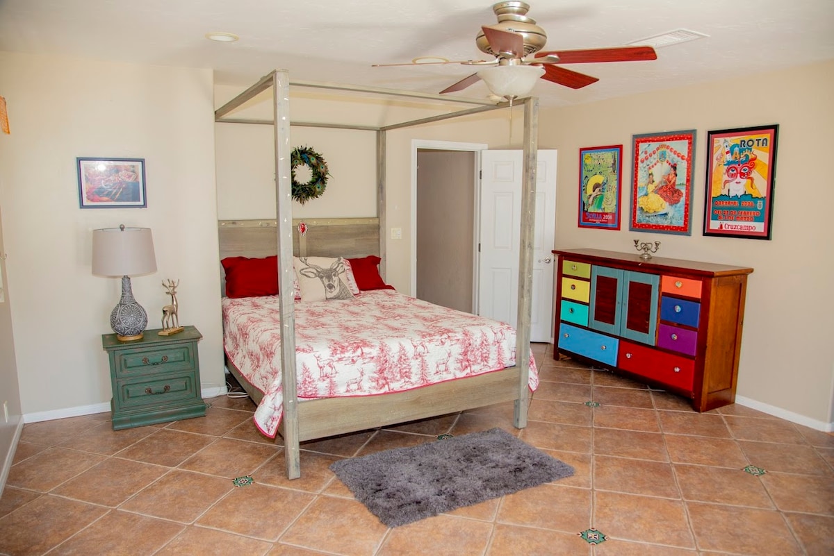 Dhoma kryesore e gjumit fle 2 në krevat dopio "queen"