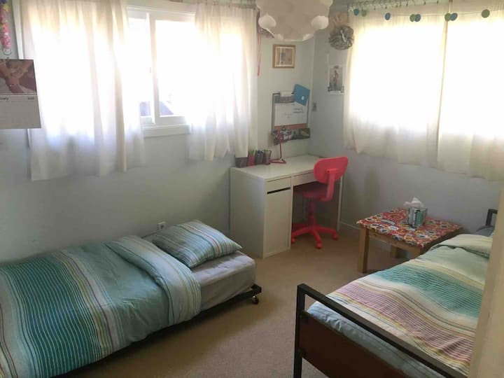 Habitación para niños 
Cama nido ( 2 camas individuales)
