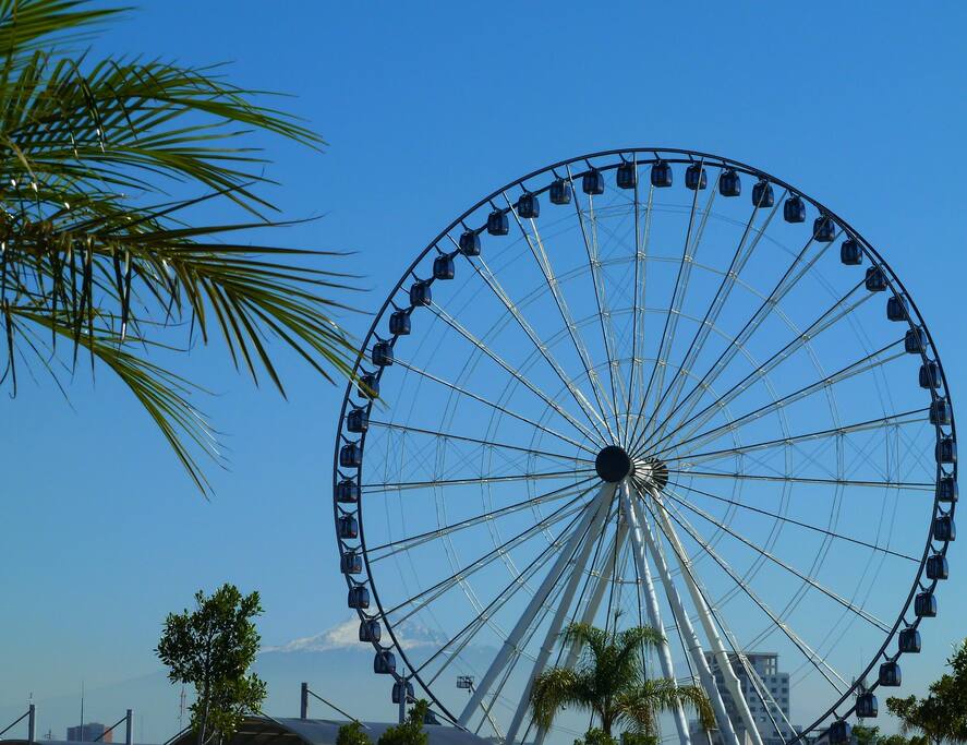 Puebla Ferris wheel. La Estrella de Puebla