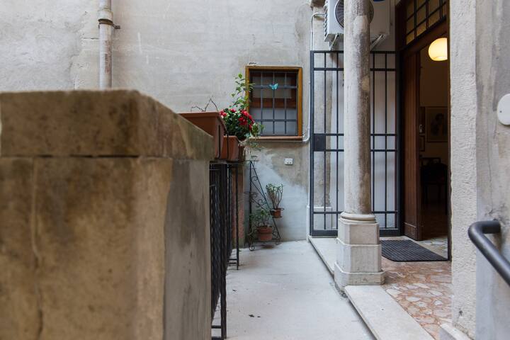 Truly Venice Apartment gallery image 3