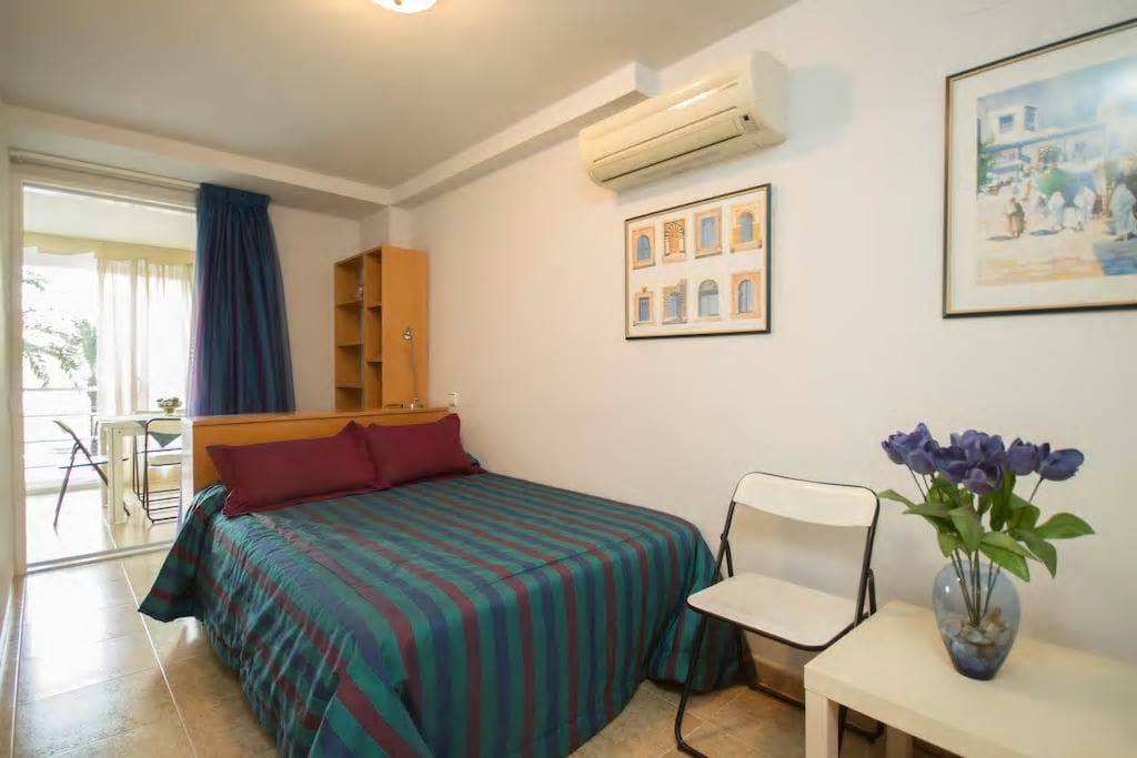 Modrá izba (dvojposteľ) na spodnom poschodí. Priamy prístup na terasu